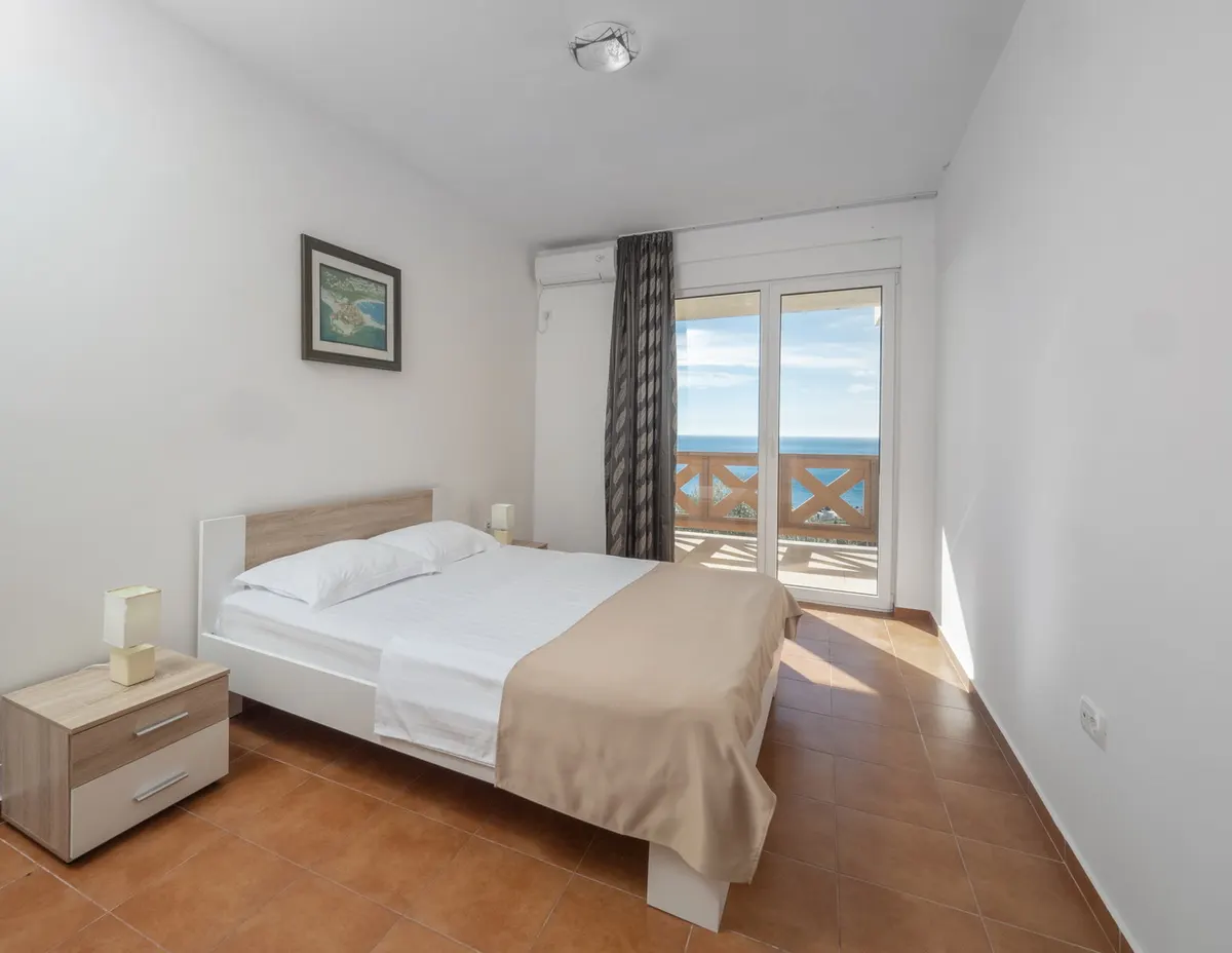 Two-bedroom apartment, photo 13 of 28